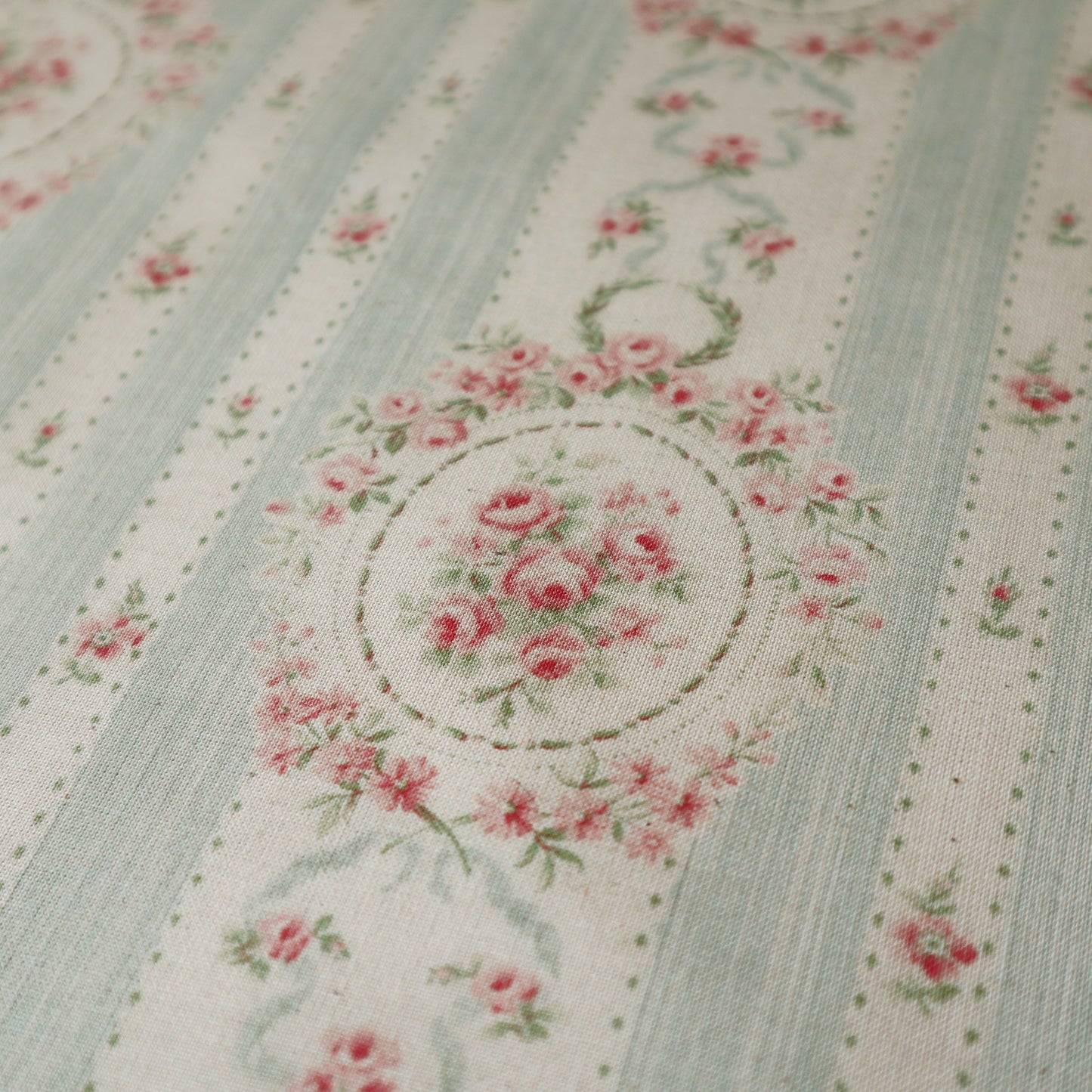FAT QUARTER Cotton Fabric for Craft and Quilting ROSE CARTOUCHE